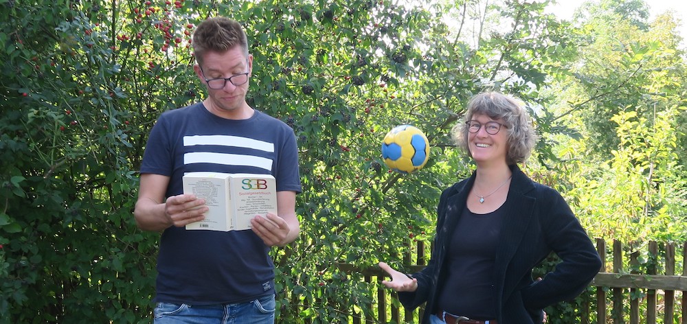 Das Team der Schulsozialpädagogik: Der sportliche Thomas Ellenberg und Bianca Rüter, die gerne Sachen recherchiert